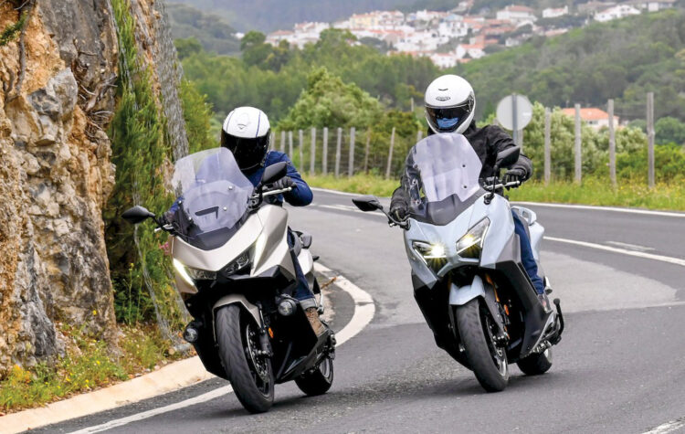 Comparativo Maxi-scooters | Honda Forza 750 / Yamaha TMAX Tech Max | Velhas rivalidades