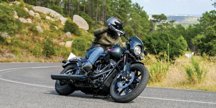 Contacto | Harley-Davidson Low Rider S | Das corridas para a estrada