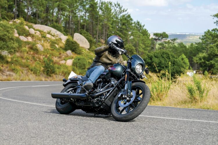 Contacto | Harley-Davidson Low Rider S | Das corridas para a estrada