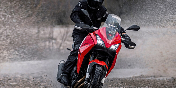 Moto Morini coloca X-CAPE 700 em campanha