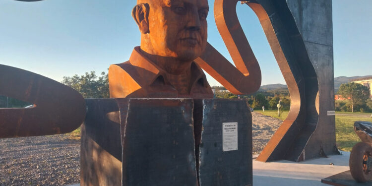 Portimão inaugura estátua a Paulo Pinheiro