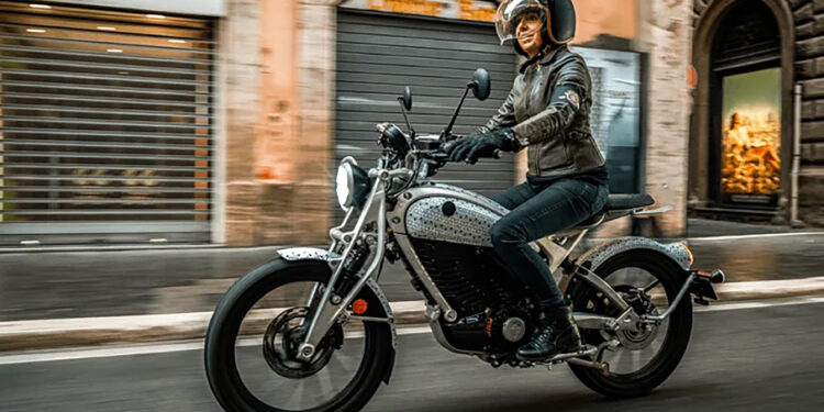 Royal Enfield Flying Flea C6 faz estreia pública em Roma