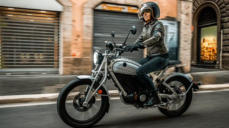 Royal Enfield Flying Flea C6 faz estreia pública em Roma