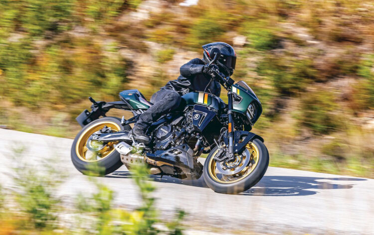 Contacto | Suzuki GSX-8T / TT | Charme retro, desempenho moderno