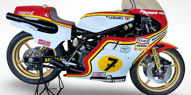 Suzuki RG500 de Barry Sheene, campeã do mundo de 1977, vai a leilão