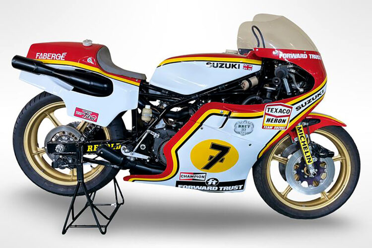 Suzuki RG500 de Barry Sheene, campeã do mundo de 1977, vai a leilão
