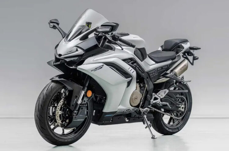 CFMoto 500SR quatro cilindros pronta para produção