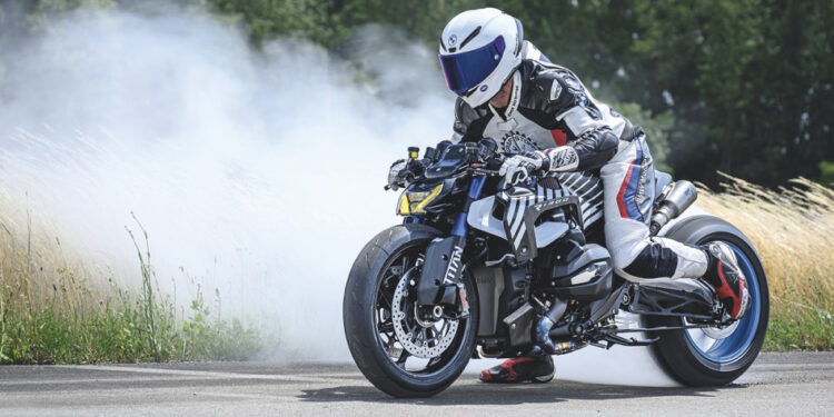 Supermoto | BMW R 1300 “TITAN” | Fúria bávara