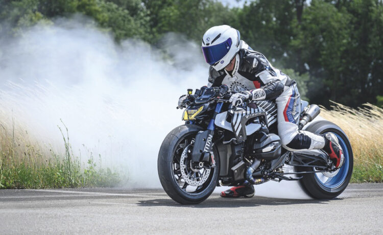 Supermoto | BMW R 1300 “TITAN” | Fúria bávara