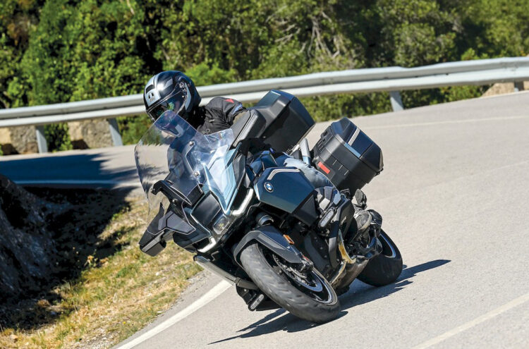 Contacto | BMW R 1300 RT | Turismo de luxo com alma de desportiva