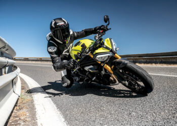 Contacto | Triumph Speed Triple 1200 RX | O jogo do sério