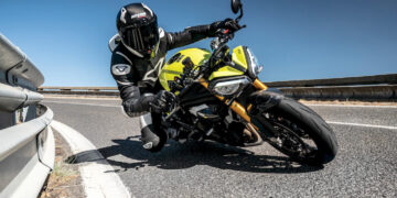 Contacto | Triumph Speed Triple 1200 RX | O jogo do sério
