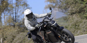 Pala lá da moto: O desenvolvimento do caráter da Honda WN7