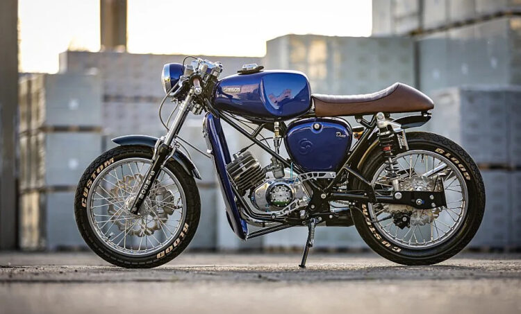 Blue Monday: Uma pequena Cafe Racer com alma