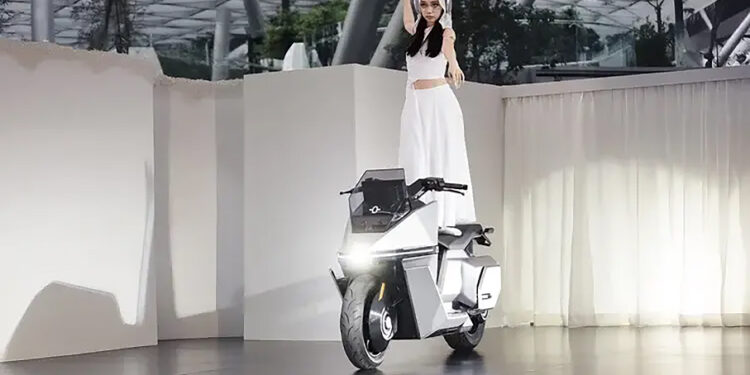 Chega a primeira scooter autoequilibrada… e não é japonesa