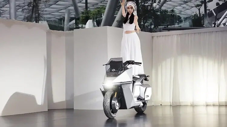 Chega a primeira scooter autoequilibrada… e não é japonesa