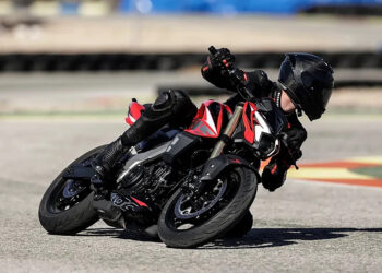 Bajaj apresenta a Pulsar 400