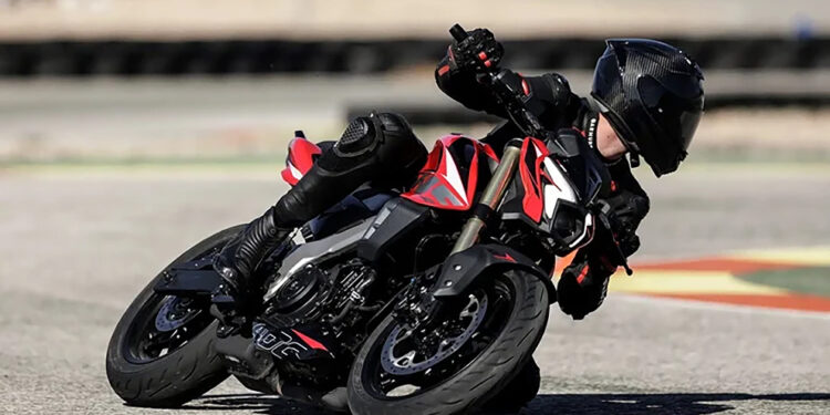 Bajaj apresenta a Pulsar 400