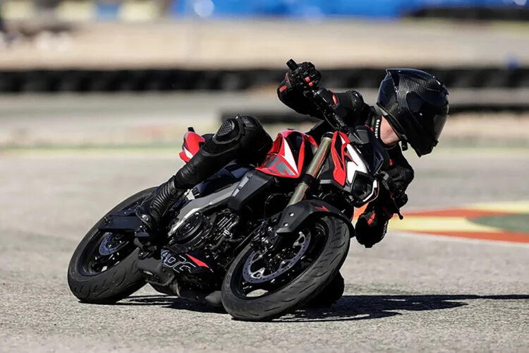 Bajaj apresenta a Pulsar 400