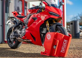 Roubo de motos – A âncora de solo TufLuck pode ser o cadeado mais resistente no mercado