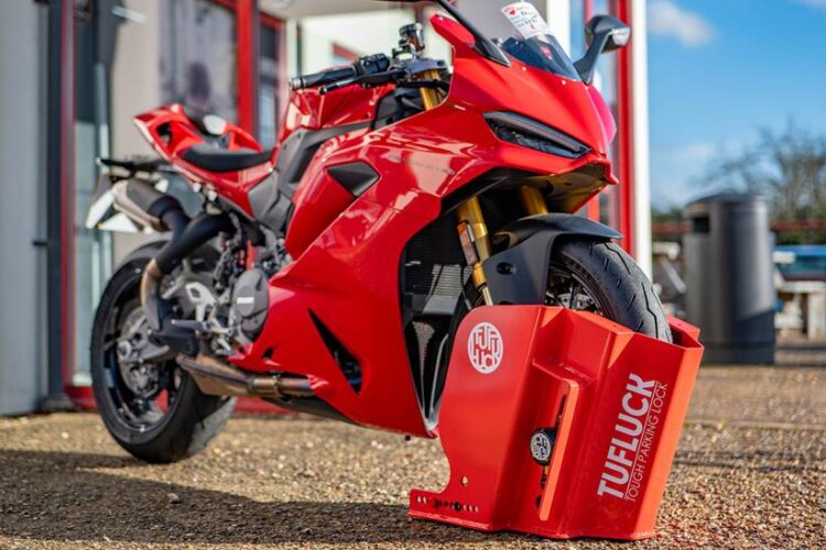 Roubo de motos – A âncora de solo TufLuck pode ser o cadeado mais resistente no mercado