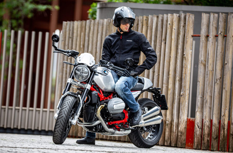 Nova linha Acerbis de roupa motard