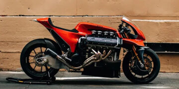 Moto com motor Ferrari de 400 cv vende por 500.000$