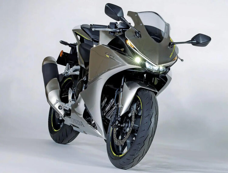 Honda CBR 400R, a quatro cilindros de sonho