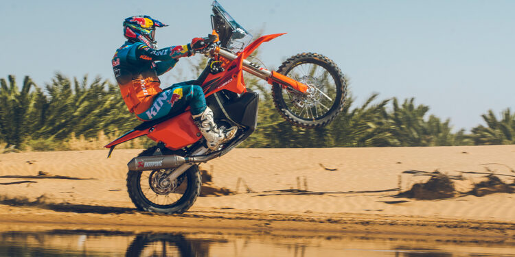 KTM celebra a vitória no Dakar com dois modelos 450 Rally Replica