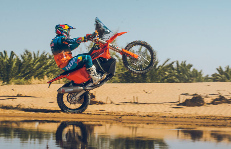 KTM celebra a vitória no Dakar com dois modelos 450 Rally Replica