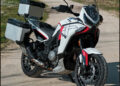 A Moto Morini X-Cape 1200 com motor V2 chega com oferta de malas