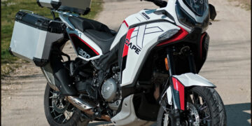 A Moto Morini X-Cape 1200 com motor V2 chega com oferta de malas