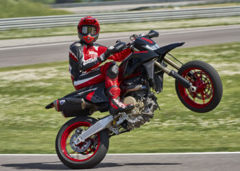 A Ducati apresenta a Hypermotard 698 Mono Nera