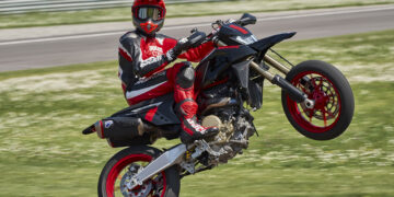 A Ducati apresenta a Hypermotard 698 Mono Nera