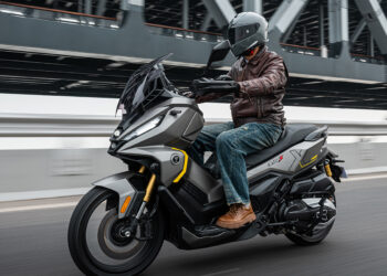 Voge SR450X: Dois cilindros, duas almas