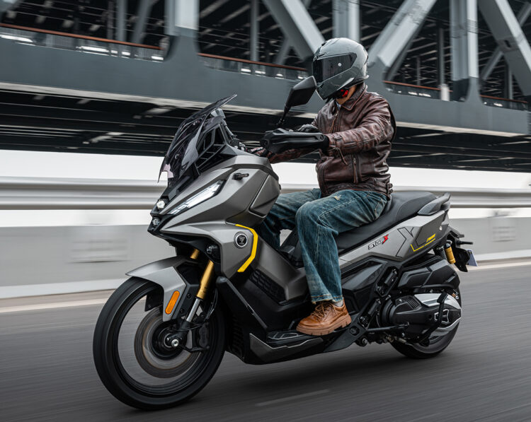 Voge SR450X: Dois cilindros, duas almas