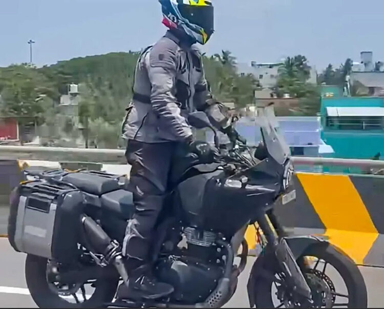 Royal Enfield Himalayan 750 apanhada em testes finais