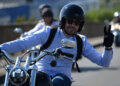 O cumprimento motard