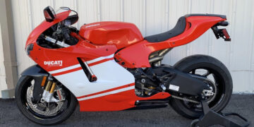 Ducati Desmosedici RR com quilometragem de fábrica à venda no eBay