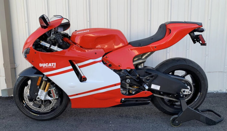 Ducati Desmosedici RR com quilometragem de fábrica à venda no eBay