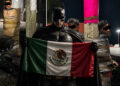 “Batman” mexicano limpa as ruas amarrando ladrões de motas a postes