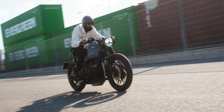 Supermoto | BMW R100RT ELEVEN | Abordagem simples e “leve”