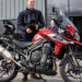Príncipe William admite que ainda anda de moto
