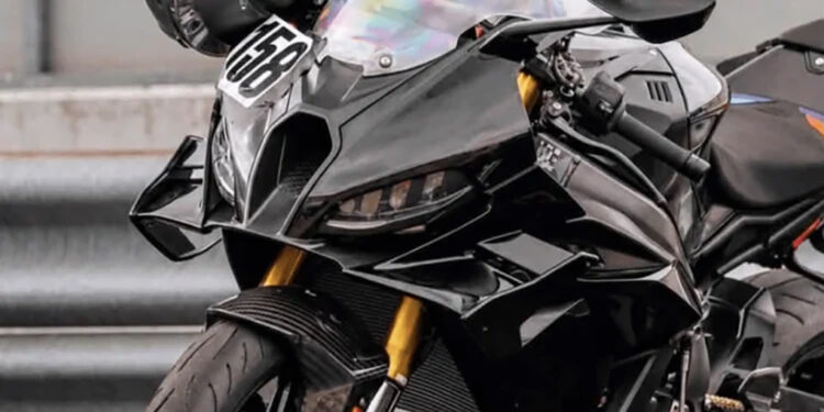 BMW S1000 RR de nova geração (2027) apanhada em testes em pista