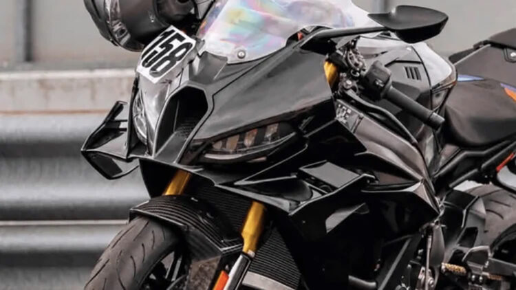 BMW S1000 RR de nova geração (2027) apanhada em testes em pista