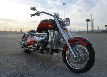Ninguém precisa de uma moto de 8,1 litros… mas a Boss Hoss construiu uma na mesma