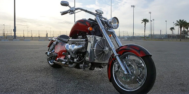 Ninguém precisa de uma moto de 8,1 litros… mas a Boss Hoss construiu uma na mesma