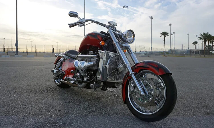 Ninguém precisa de uma moto de 8,1 litros… mas a Boss Hoss construiu uma na mesma