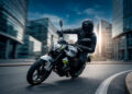 Benelli renova a BN 125 com novo grafismo e o mesmo espírito urbano