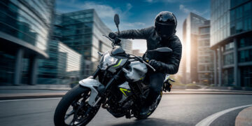 Benelli renova a BN 125 com novo grafismo e o mesmo espírito urbano